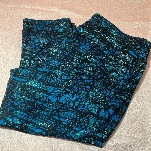 Capri exercise leggings. - Picture 1 of 5